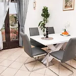 Apartamento By The Sea Fanita