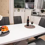 Apartamento By The Sea Fanita *